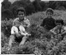 Nathalie, Patrice, Ccilia et Lise Aot 1973, Sengouagnet 