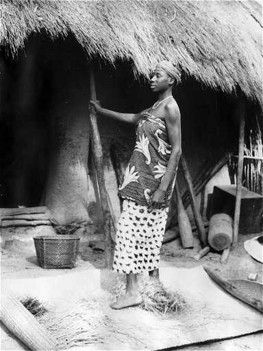 Casamance. On foule le riz au pied pour le repas